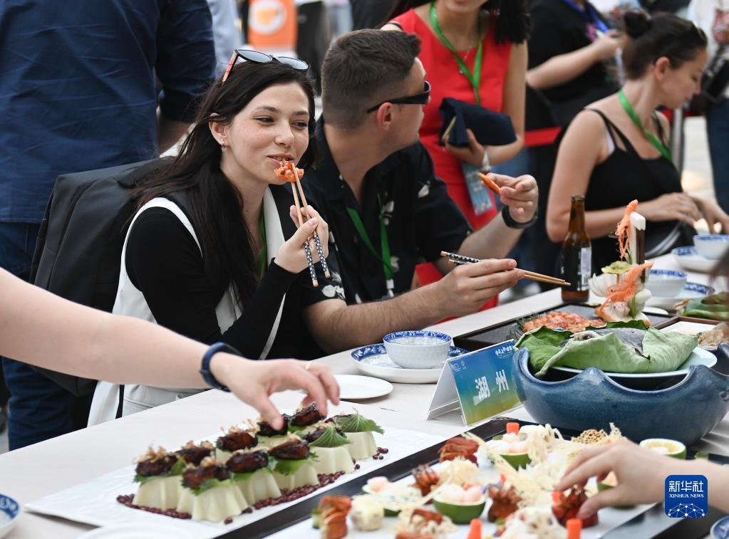 中國(guó)料理と外國(guó)料理の「出會(huì)い」　浙江省