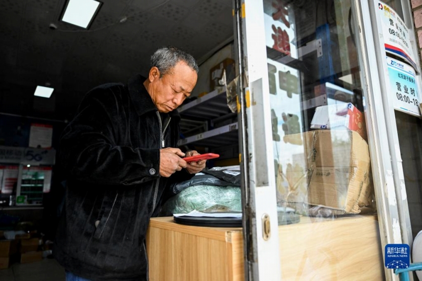 5年間で宅配物10萬個をボランティアで屆けてきた內蒙古の男性