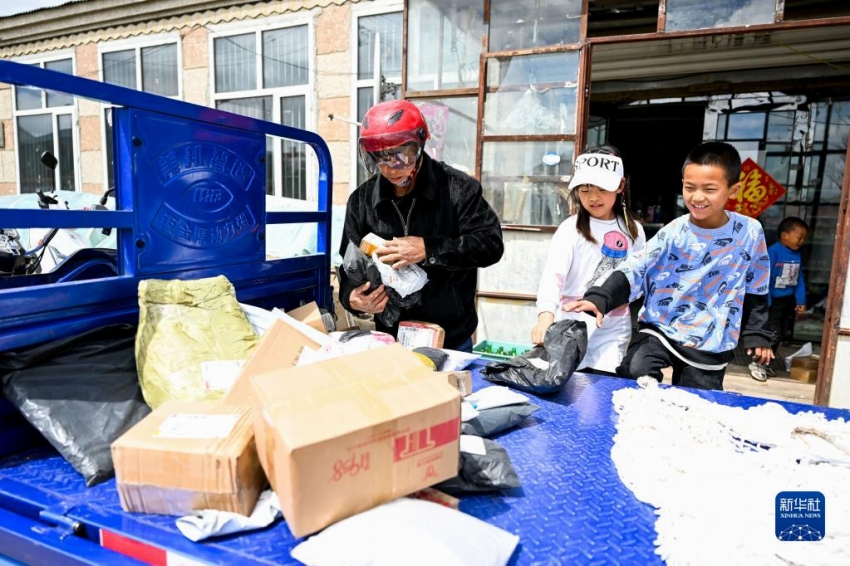 5年間で宅配物10萬個をボランティアで屆けてきた內(nèi)蒙古の男性