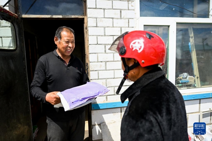 5年間で宅配物10萬個(gè)をボランティアで屆けてきた內(nèi)蒙古の男性