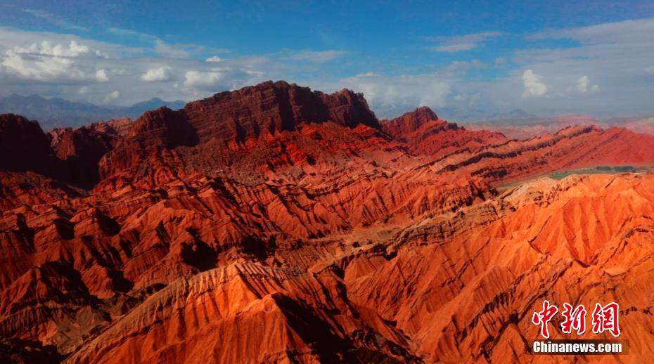 新疆維吾爾自治區(qū)庫車にある天山神秘大渓谷（撮影?楊先桃）。