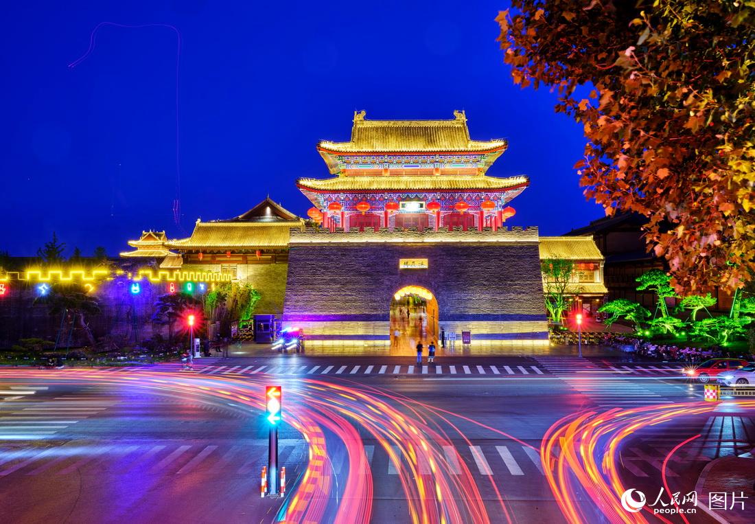 美しくライトアップされた莒國(guó)古城　山東省日照