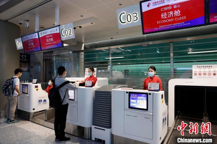 中國東方航空、國産旅客機「C919」の商用運航開始