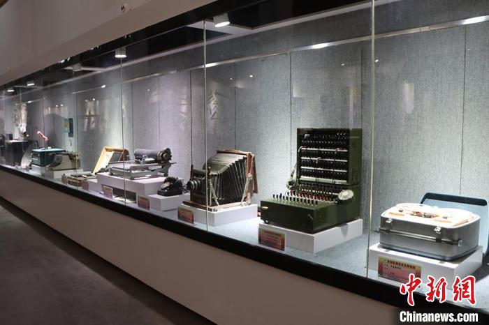 昔の暮らしぶりを語りかけてくれる展示品並ぶ民俗文化博物館　甘粛省白銀