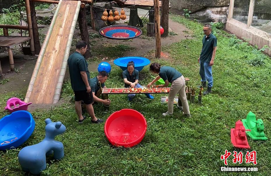 パンダの「國際子供の日」の過ごし方はバーベキュー！　重慶