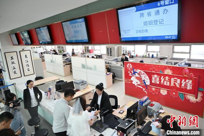 中國(guó)21省（區(qū)?市）の試行地で省跨ぎの婚姻屆手続きスタート