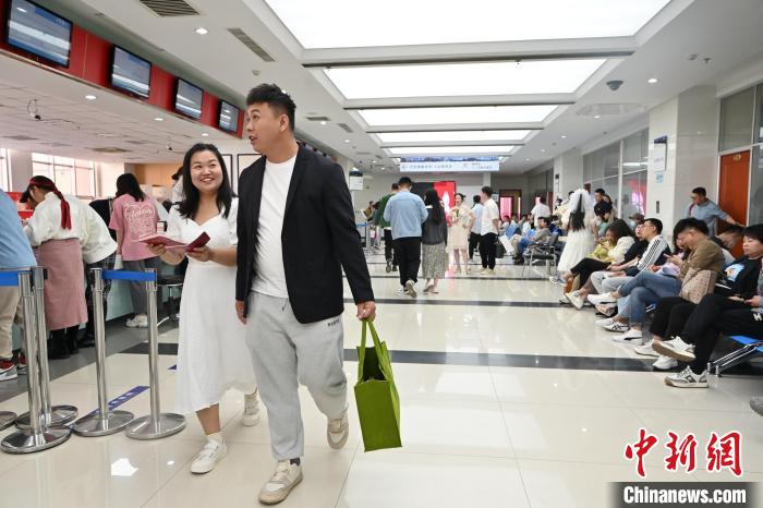 中國21?。▍^(qū)?市）の試行地で省跨ぎの婚姻屆手続きスタート