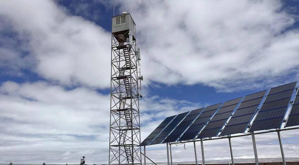 卓乃湖5G基地局（寫真提供?中國移動通信集団青海有限公司）。