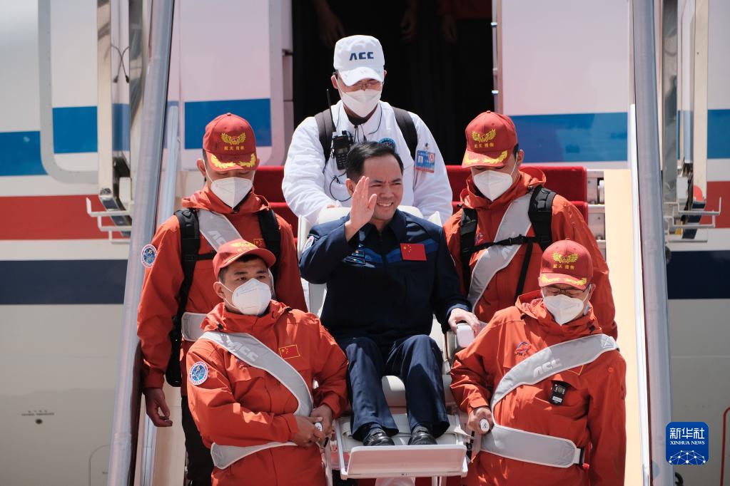 有人宇宙船「神舟15號(hào)」帰還モジュールが著陸に成功