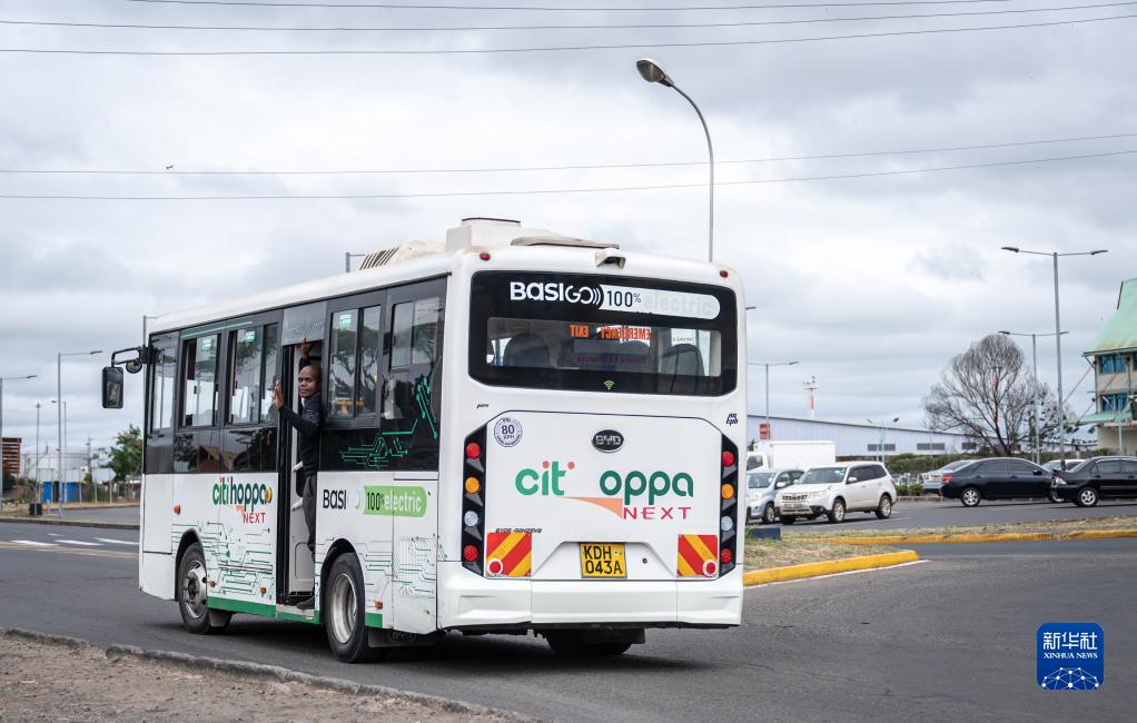 ケニアでCO2削減を促進する中國製電動バス