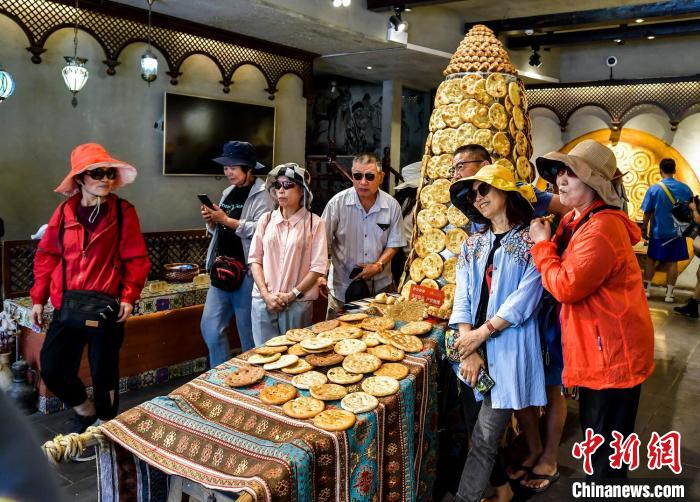 ネット有名スポットとなっている「國際大バザール」　新疆