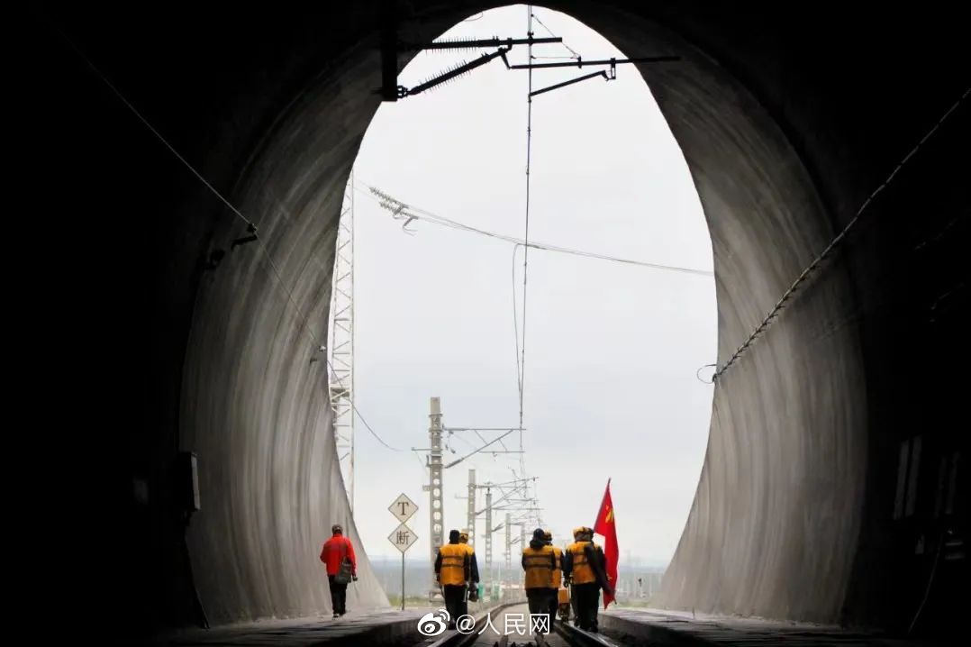 カウントダウンに入った「復興號」の青蔵鉄道デビュー