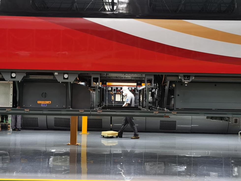 中國の現(xiàn)代化を牽引する高速列車の製造現(xiàn)場