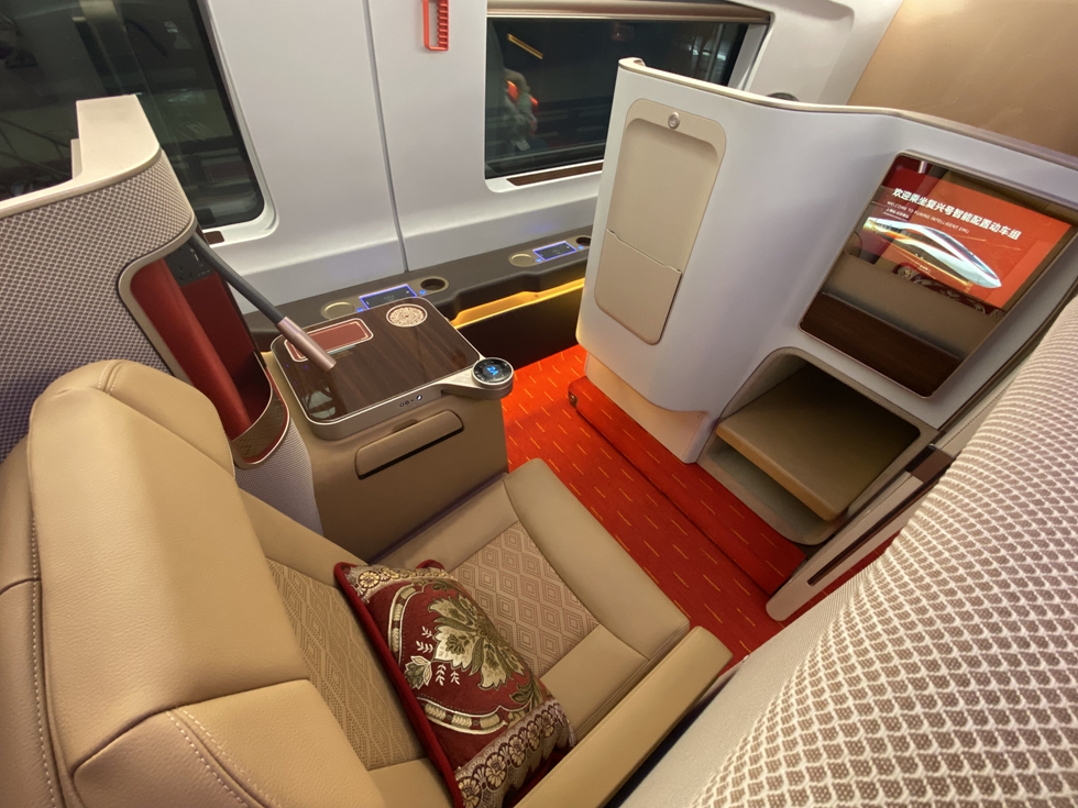 中國(guó)の現(xiàn)代化を牽引する高速列車(chē)の製造現(xiàn)場(chǎng)