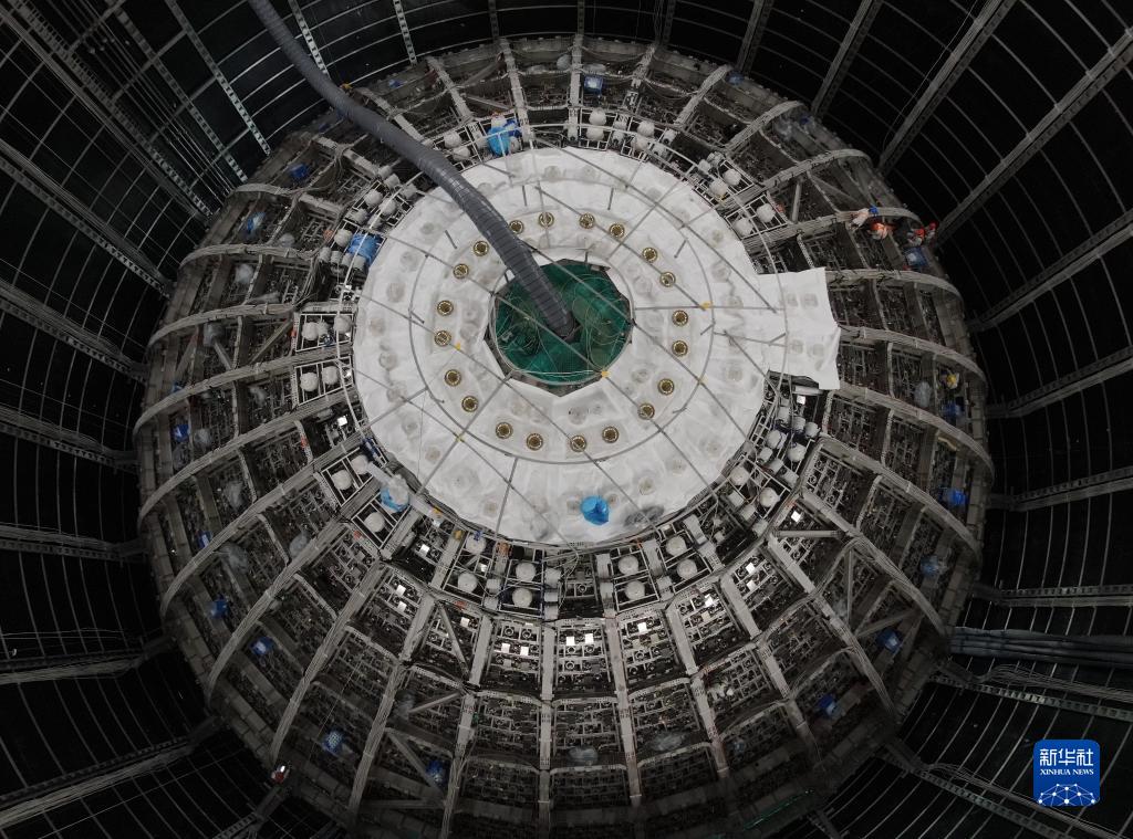 地下700メートルに設(shè)置された江門ニュートリノ実験中心検出器　広東省