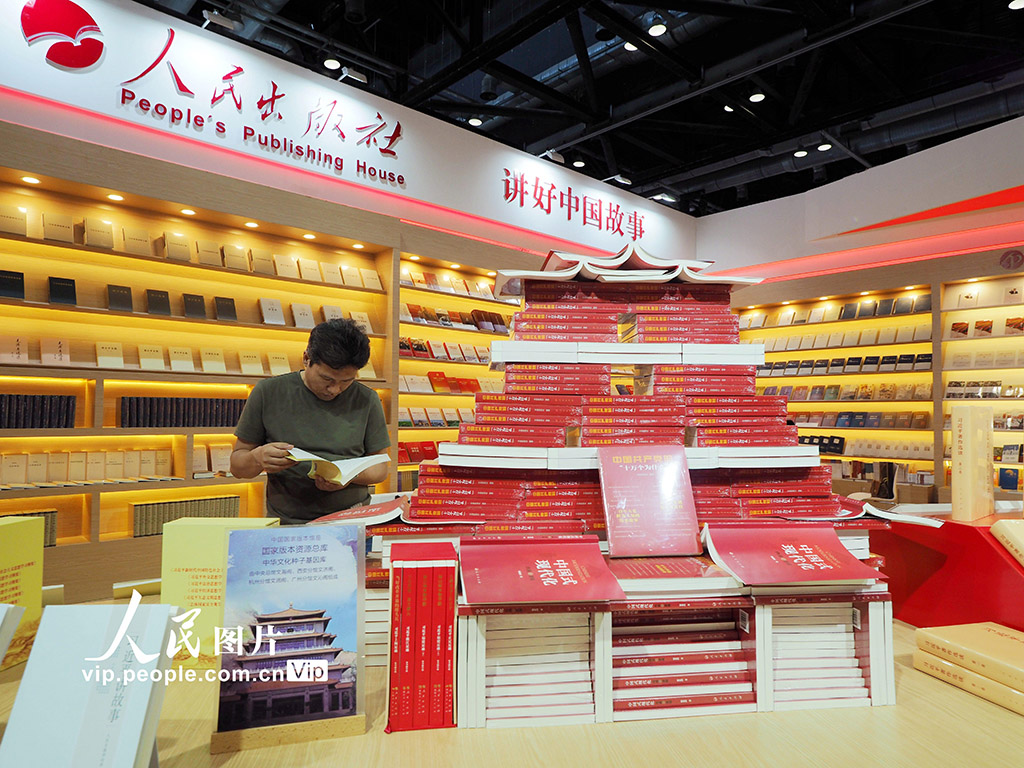 第21回北京國際図書フェスティバルで展示されている書籍（撮影?杜建坡/寫真著作権は人民図片が所有のため転載禁止）。