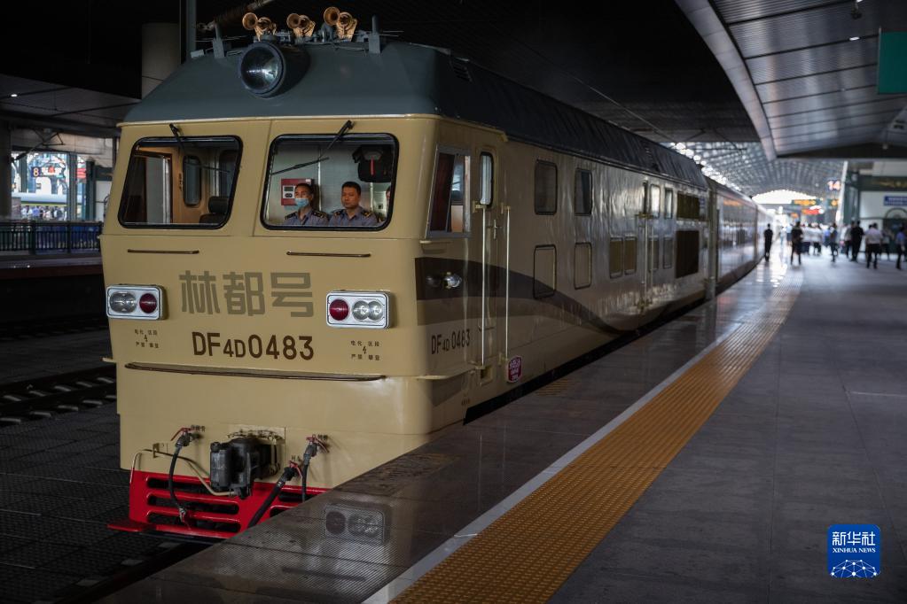 森の都へと向かう観光列車「林都號(hào)」が運(yùn)行開(kāi)始　黒竜江省