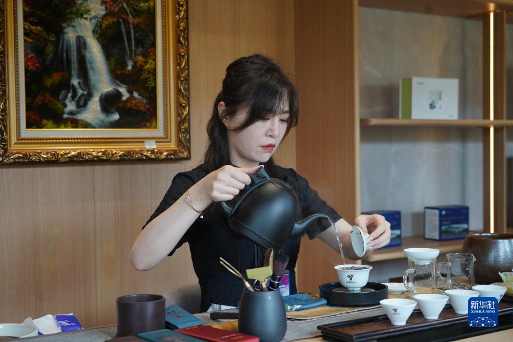 森の都へと向かう観光列車「林都號(hào)」が運(yùn)行開始　黒竜江省