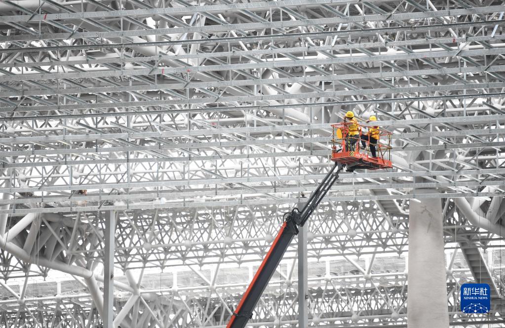 広州白雲(yún)鉄道駅工事、駅舎の最上部が完成　広東省