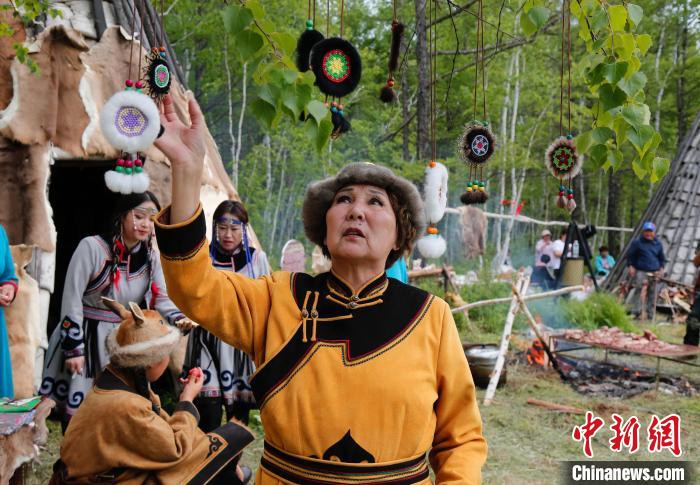 森の奧深くで「狩猟の世界」を沒(méi)入型體験　內(nèi)蒙古大興安嶺