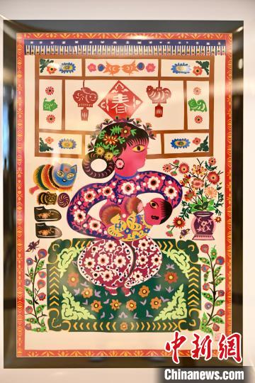 「愛(ài)」をテーマに香港復(fù)帰26周年を祝う切り絵アート展　香港特區(qū)