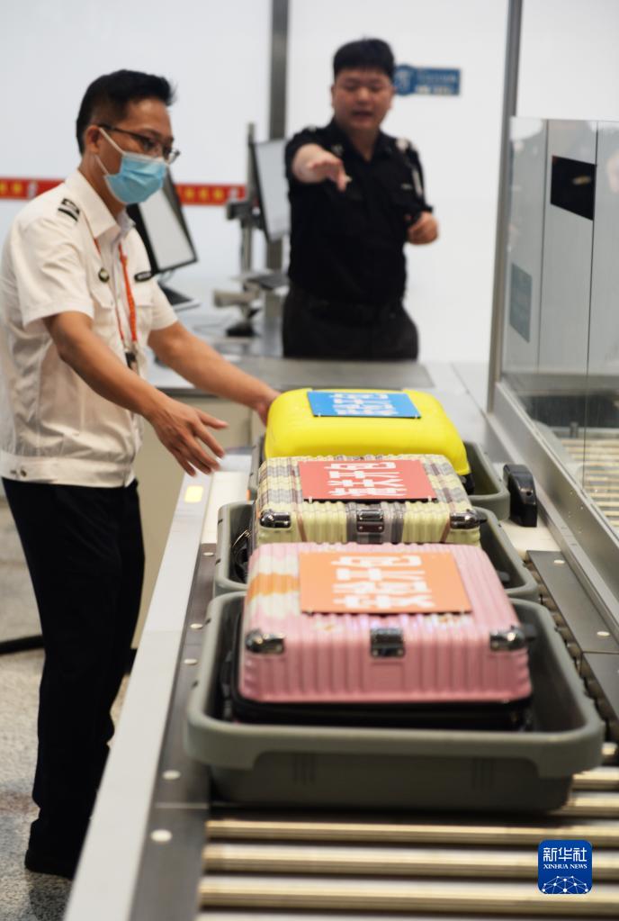 美蘭國際空港における「封関運(yùn)営」事業(yè)を取材　海南省?？?></td></tr><tr><td class=