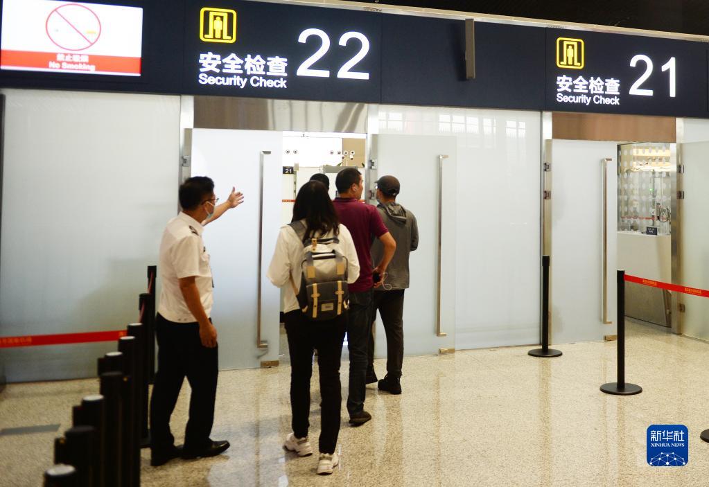 美蘭國(guó)際空港における「封関運(yùn)営」事業(yè)を取材　海南省?？?></a></td></tr><tr><td class=