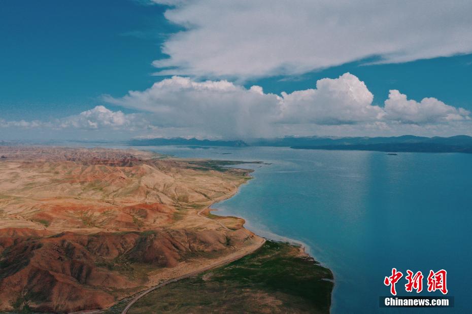 上空から撮影した美しい夏の冬格措納湖（撮影?馬銘言）。