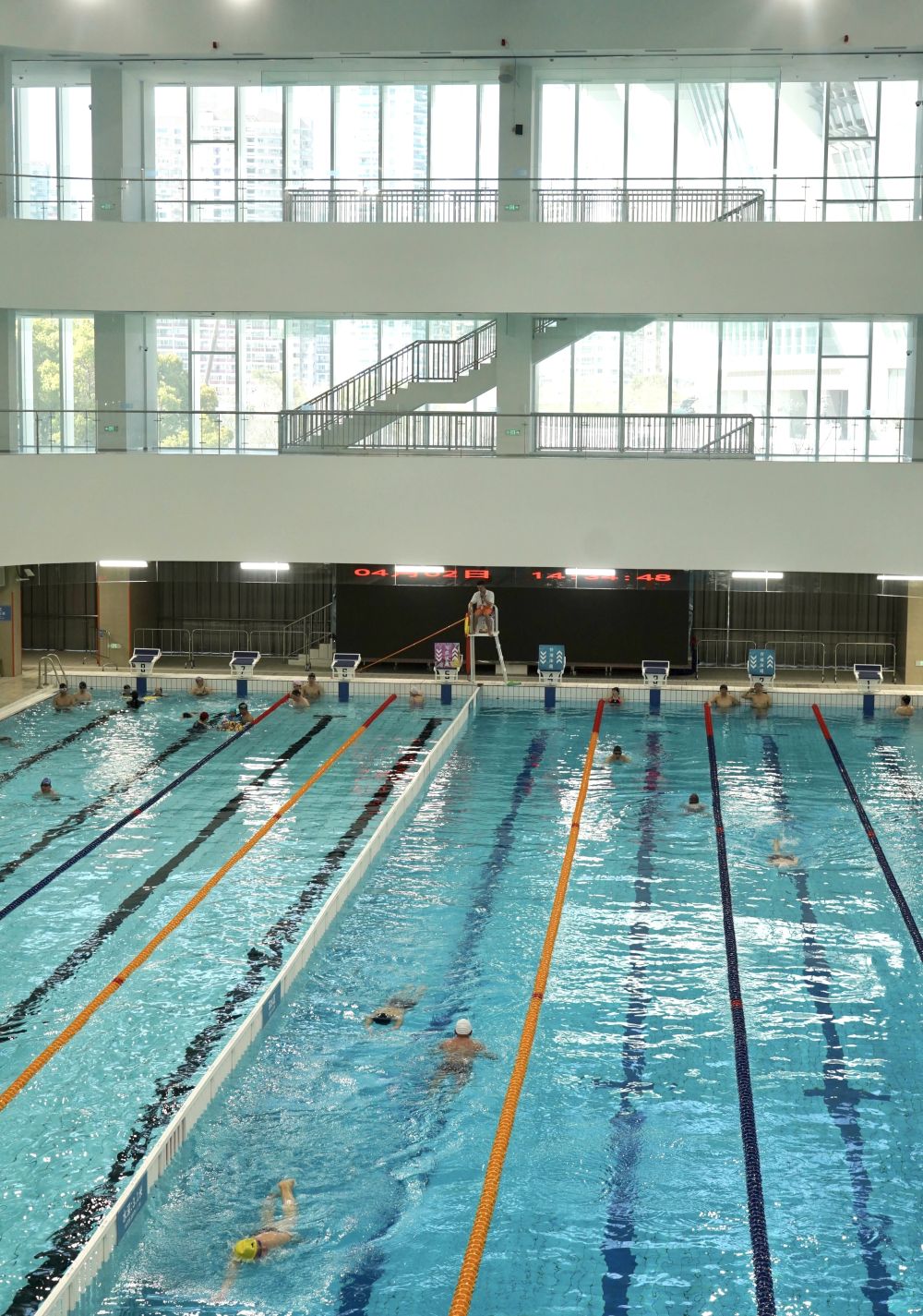 上海の屋內プールに女性専用レーン設置