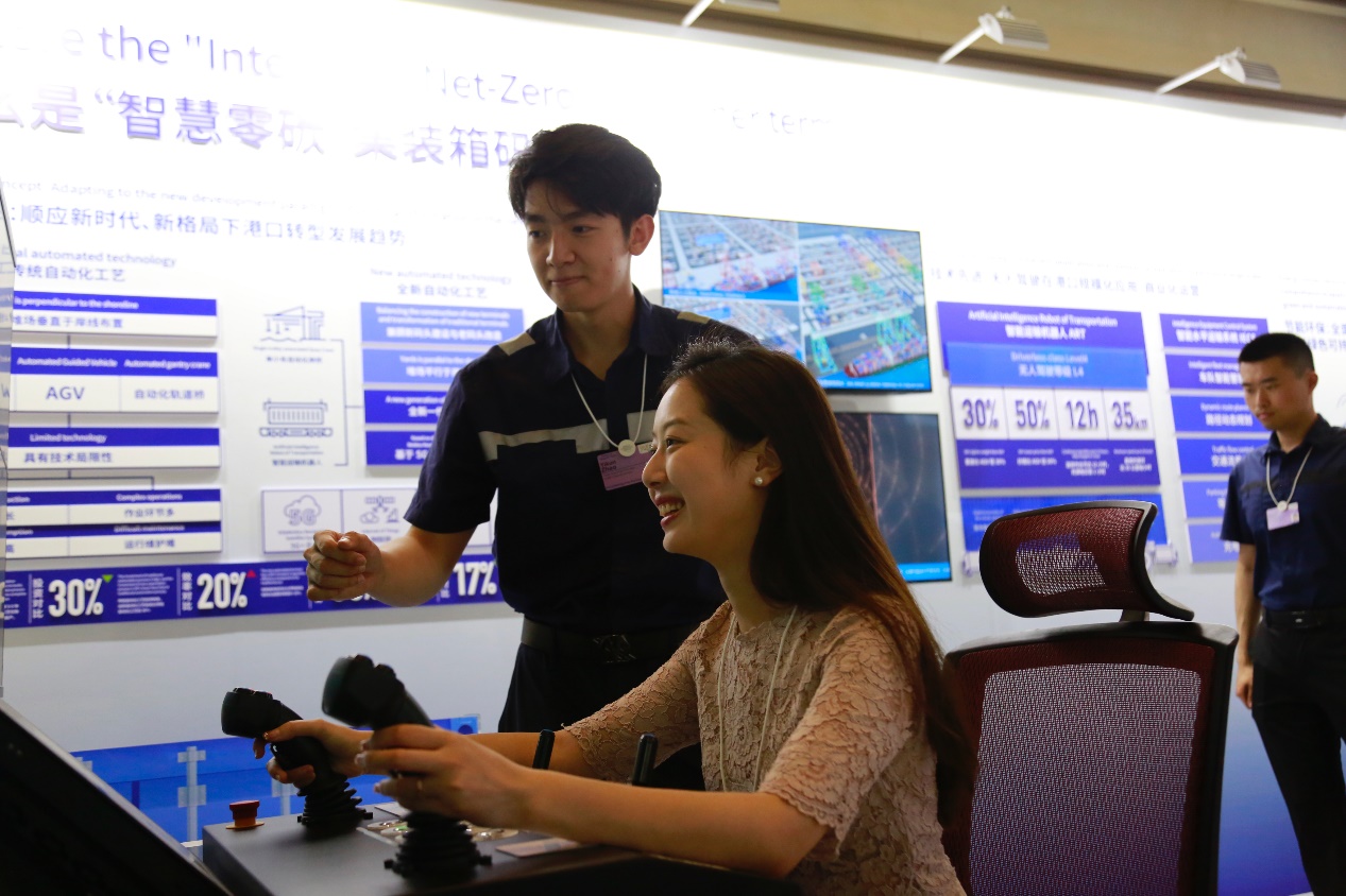 インタラクティブ感満載！夏季ダボス會議でハイテクの魅力を沒入型體験　天津