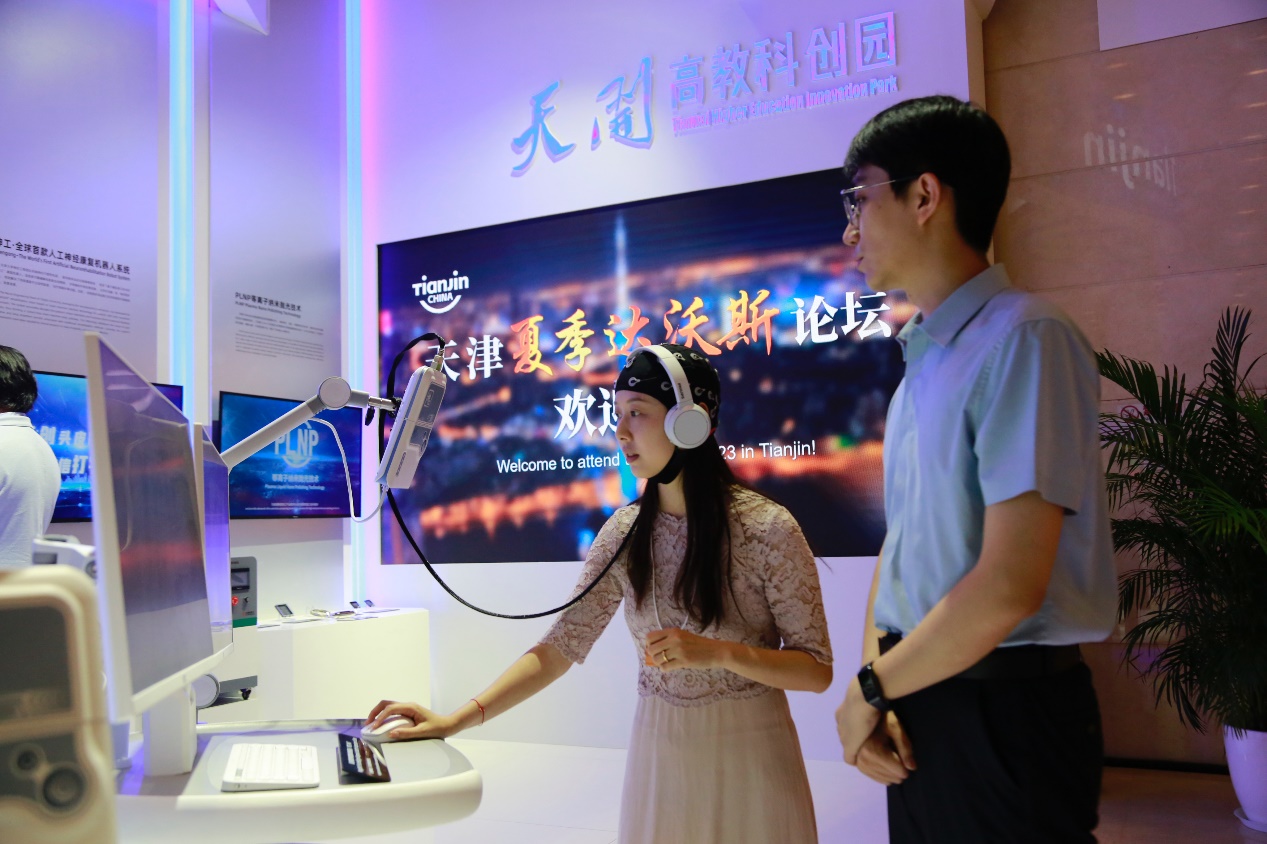 インタラクティブ感満載！夏季ダボス會(huì)議でハイテクの魅力を沒入型體験　天津