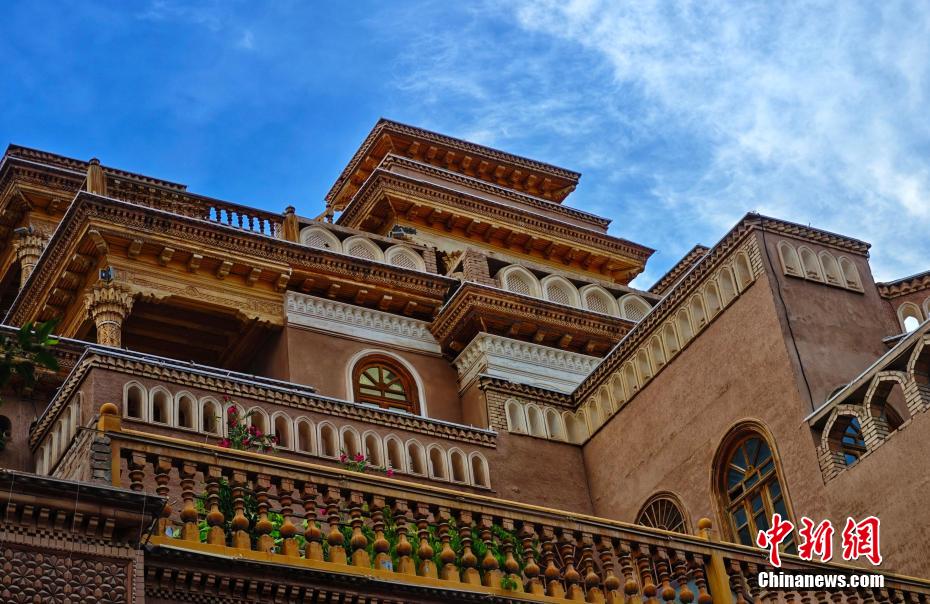 夕闇が訪れ、一層美しさ増す新疆の喀什古城