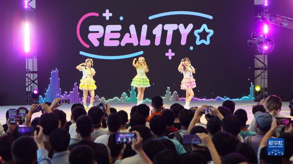 パフォーマンスを鑑賞する來場者（7月13日撮影?辛夢(mèng)晨）。