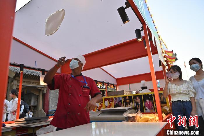 「中國?ロシア?モンゴル國際グルメフェス」で多國籍料理を堪能　內(nèi)蒙古