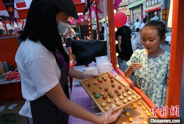 「中國?ロシア?モンゴル國際グルメフェス」で多國籍料理を堪能　內蒙古