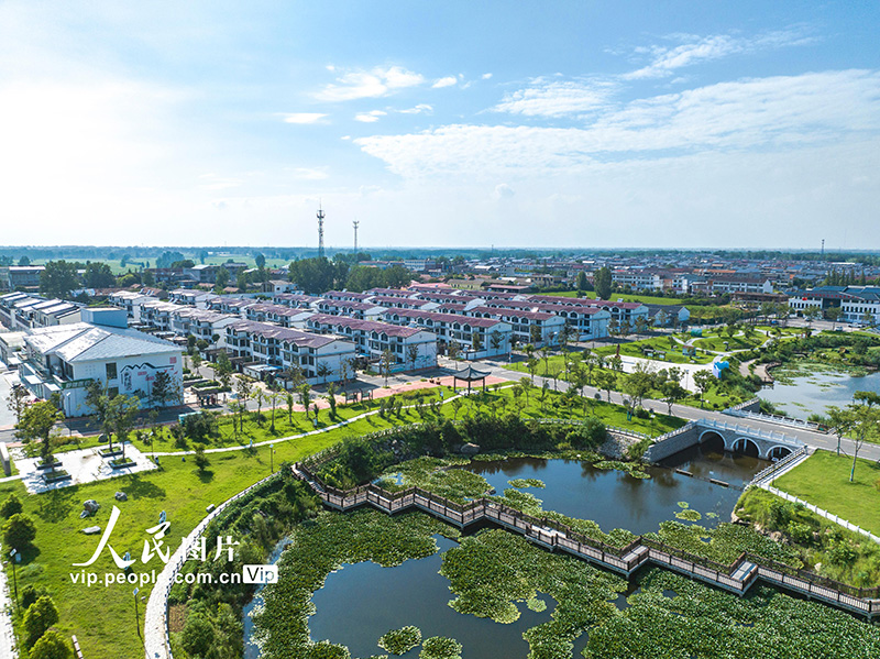 のどかで美しい農(nóng)村の景色広がる江蘇省連雲(yún)港市東海県石梁河鎮(zhèn)南辰新型農(nóng)村社區(qū)（撮影?柴軍委/寫真著作権は人民図片が所有のため転載禁止）。