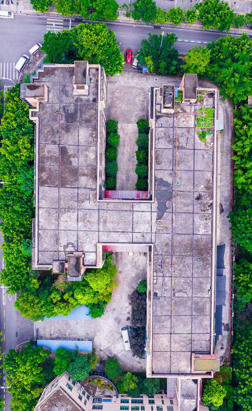 「4」分間あたりの貨物処理量200トンを備えた重慶果園港國家物流ハブ（撮影?呉汪）。