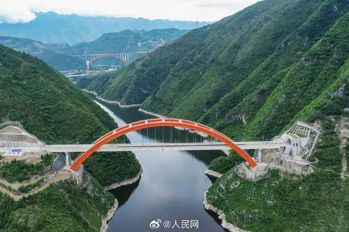 李白が詠んだ「軽舟で過ぐ萬重の山」、現(xiàn)代は高速鉄道であっという間