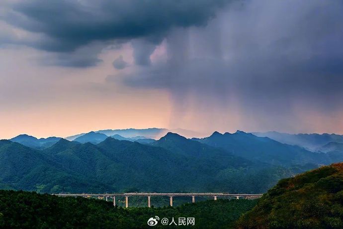 李白が詠んだ「軽舟で過ぐ萬重の山」、現(xiàn)代は高速鉄道であっという間