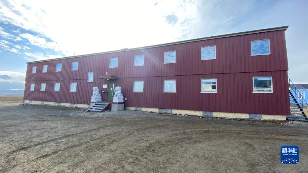 ノルウェー?スヴァールバル諸島のニーオーレスンで25日に撮影された中國北極黃河基地。新華社配信（畫像提供は中國北極科學(xué)調(diào)査隊(duì)）