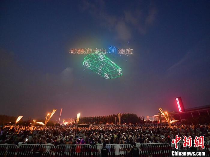 夜空をカラフルに彩る2023臺(tái)のドローン　吉林省長(zhǎng)春