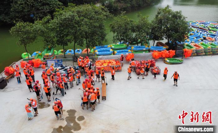 夏でも涼しい渓流でラフティング體験　広西壯族自治區(qū)?百色