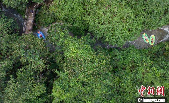 夏でも涼しい渓流でラフティング體験　広西壯族自治區(qū)?百色