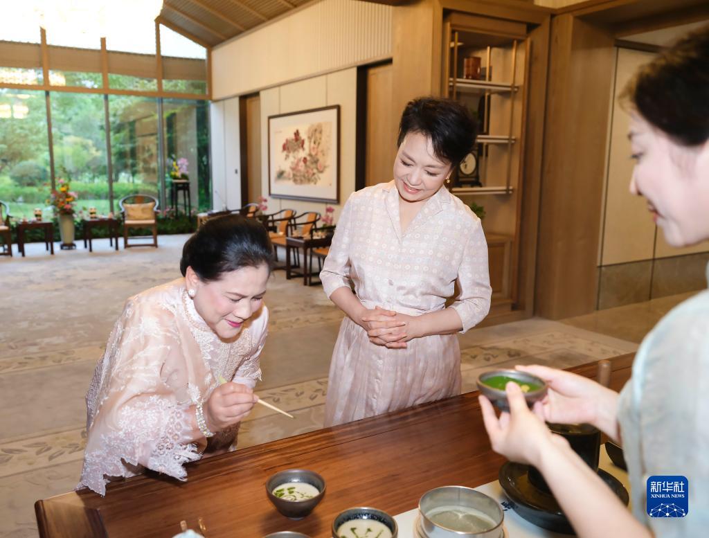 彭麗媛夫人がインドネシア大統(tǒng)領(lǐng)のイリアナ夫人と會(huì)談