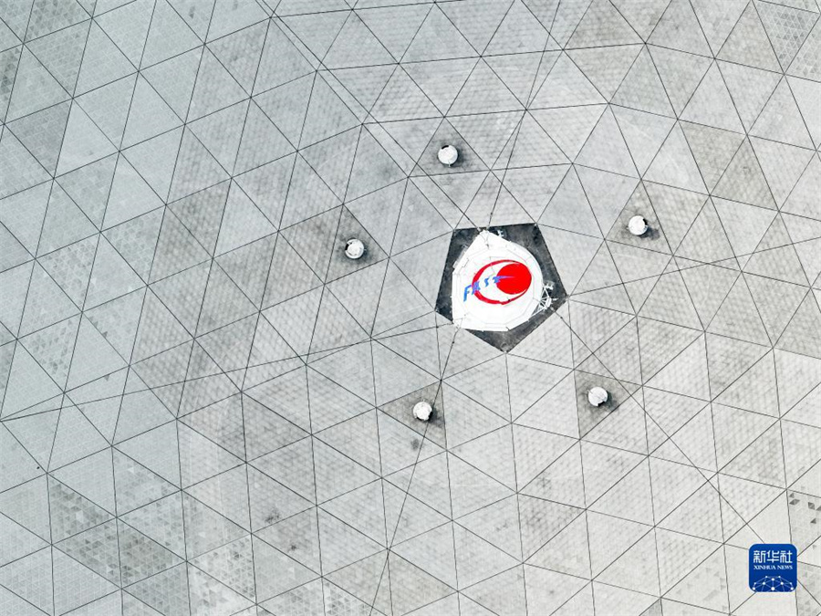 「中國天眼」の運用?保守をサポートするスマートロボット