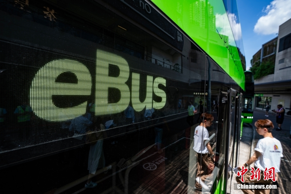 電動二階建てバスが香港でお披露目