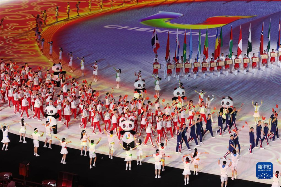 中國大學(xué)生スポーツ選手団が成都ユニバ開幕式で入場　四川省