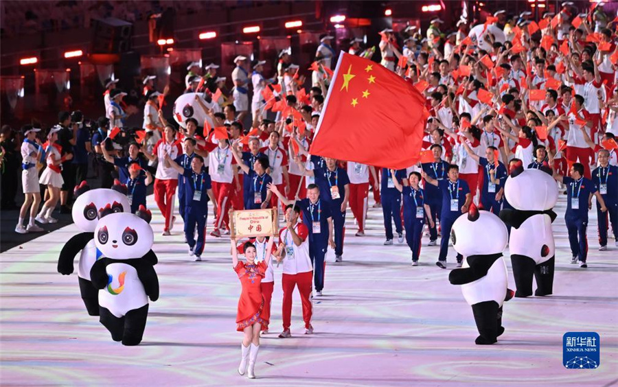 中國大學(xué)生スポーツ選手団が成都ユニバ開幕式で入場　四川省