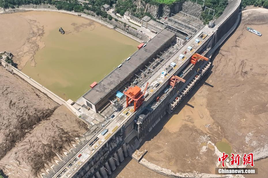 三門峽ダムで洪水に備え放流?土砂除去を?qū)g施　河南省