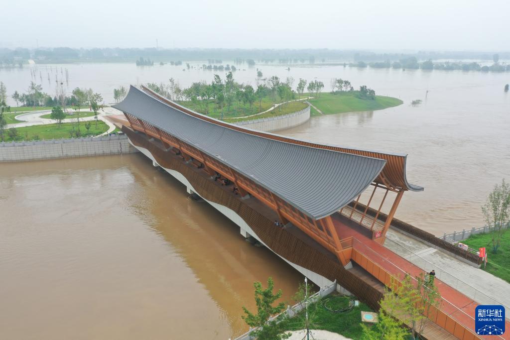 雄安新區(qū)新蓋房水利センターの水門（8月3日、ドローンによる撮影?朱旭東）